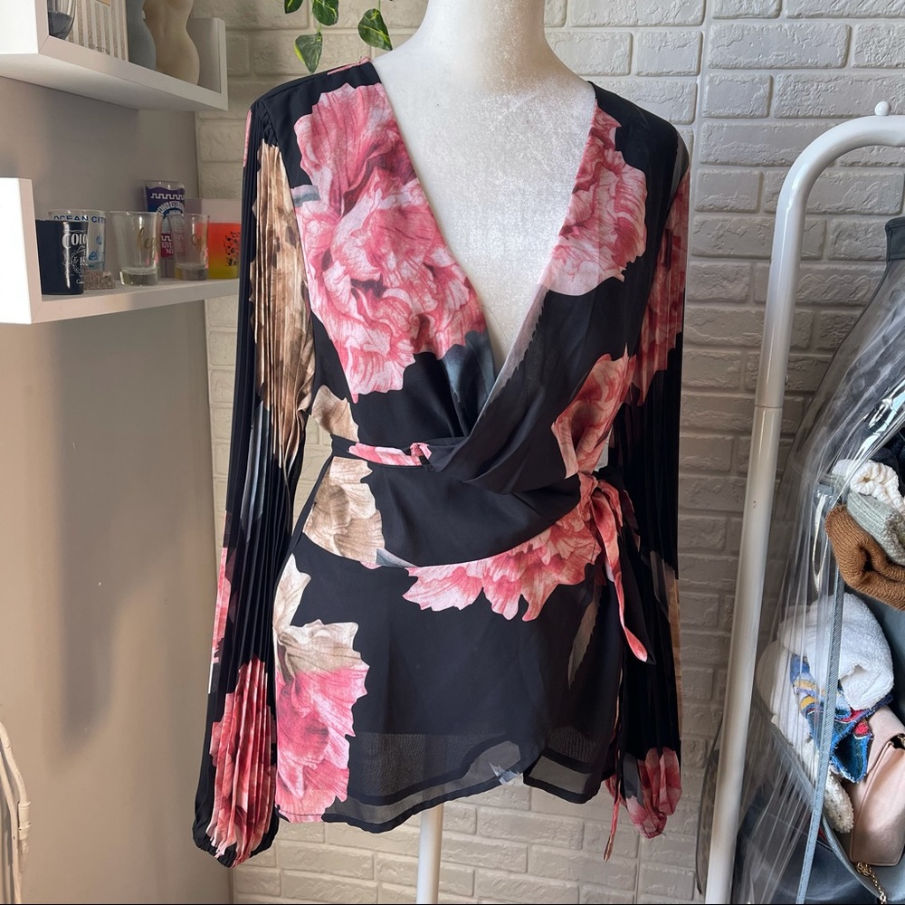 Floral Top - Picture 2 of 5